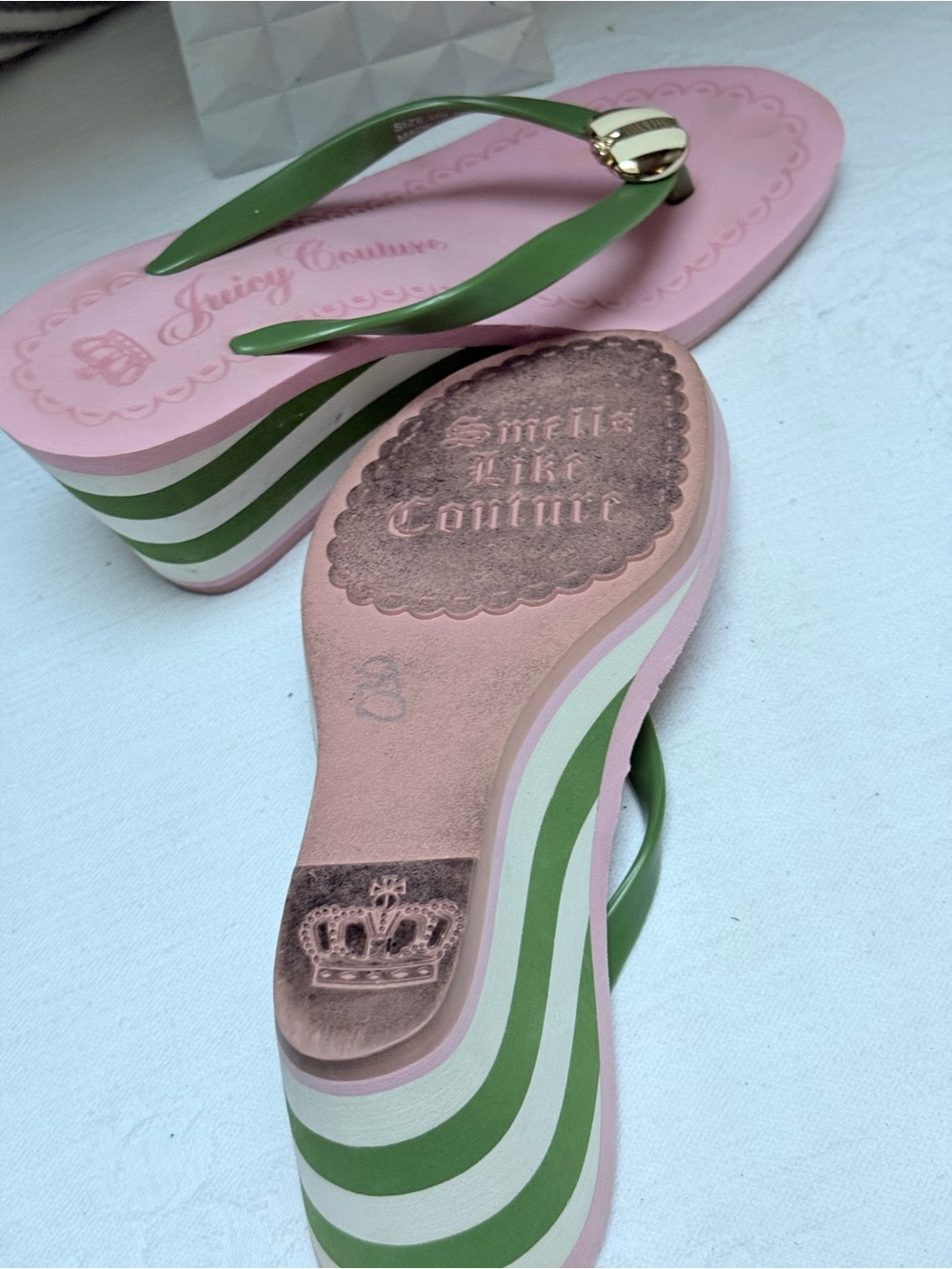 Y2K Juicy Couture Pink Footbed with Green Straps Flip Flops - Picture 8 of 10
